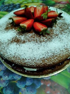 صورة لوصفة كيك الفانيلا بحشوة الكريمة ومربي الفراولة 😋💓
