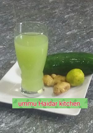 A picture of Lemon cucumber da ginger.