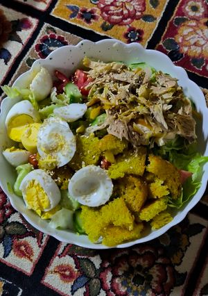عکسی از دستور سالاد من در آوردی با سس سیر