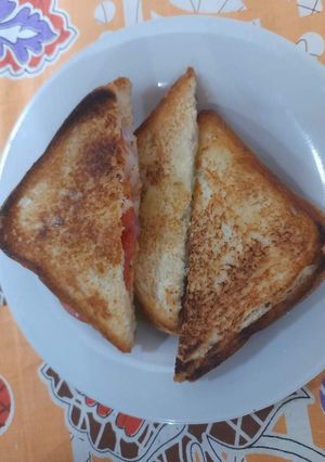 वेजिटेबल मैयो सैंडविच (vegetable mayo sandwich recipe in Hindi) रेसिपी मुख्य फोटो