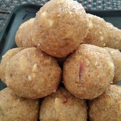 A picture of Rajashthani churma laddu.