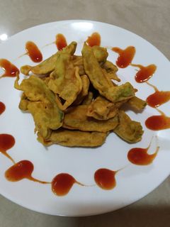 सिमला मिरची भजी (shimla mirchi bhaji recipe in marathi) रेसिपी चे मुख्य फोटो