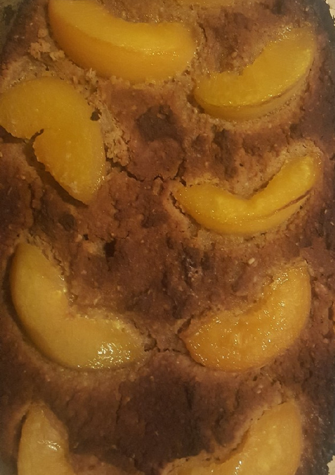 Una foto de Pastel de avena y melocotón