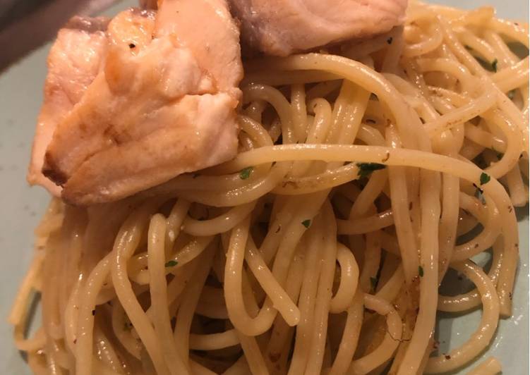 Resep Spaghetti Aglio Olio with Salmon oleh Sandra Erhard 