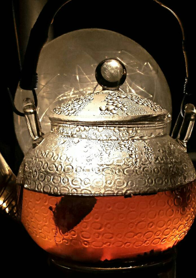 Una foto de Té de jengibre con chocolate y miel
