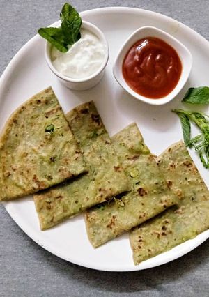 A picture of Mutter paratha.