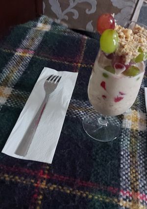 A picture of Fruit parfait.