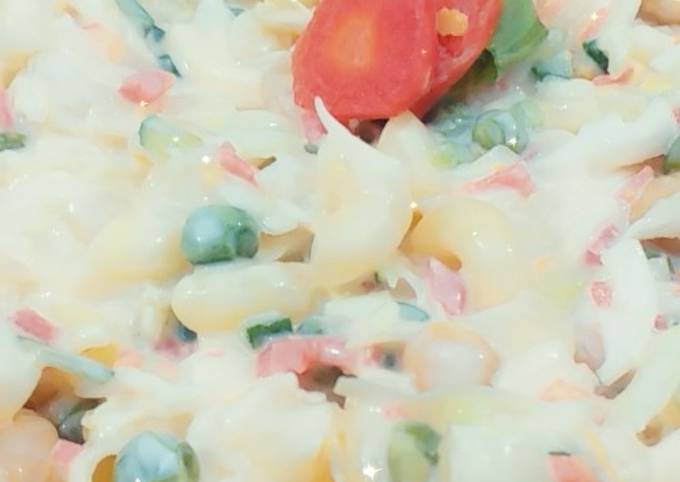 Creamy fruits and vegetables salad