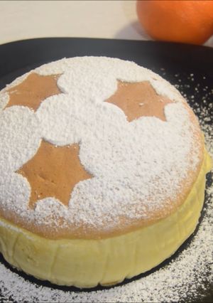 Una foto de Pastel japonés de queso y naranja, fácil y esponjoso