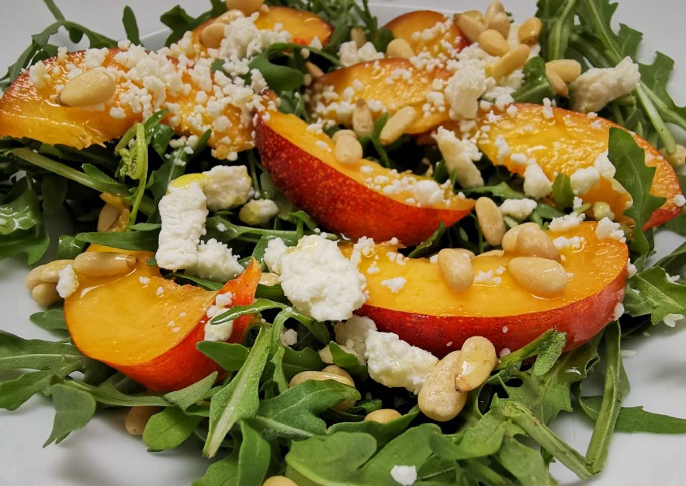 Ensalada de arúgula y nectarinas Lena