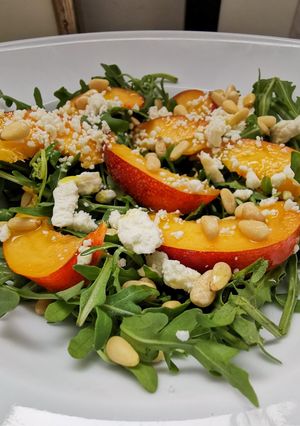 Una foto de Ensalada de arúgula y nectarinas Lena