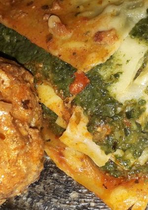 Una foto de Lasagna de acelga con tuco de albóndigas !!!