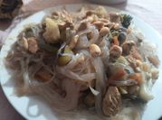 Una foto de fideos chop suey