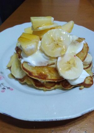 Φωτογραφία της συνταγής Pancake με γιαούρτι, φρούτα και μέλι