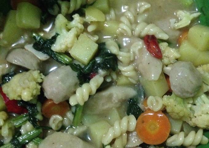 Langkah Mudah untuk Membuat Capcay bakso sosis ayam Anti Gagal