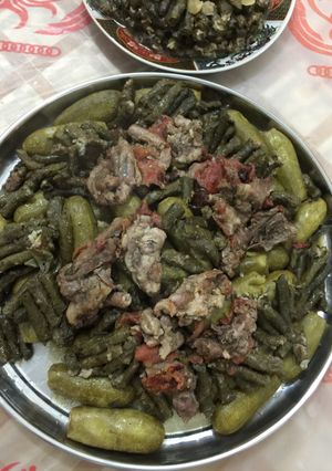 صورة لوصفة ورق عنب وكوسا بالكستليتة (ريش الخاروف)