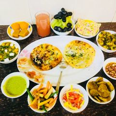 A picture of Amritsari Mixed Kulcha With Masala Channa.