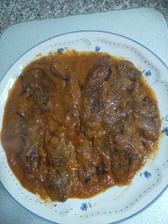 Una foto de Hígado con cebolla y tomate