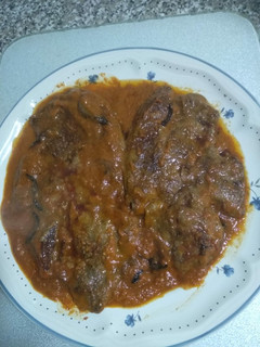 Una foto de Hígado con cebolla y tomate