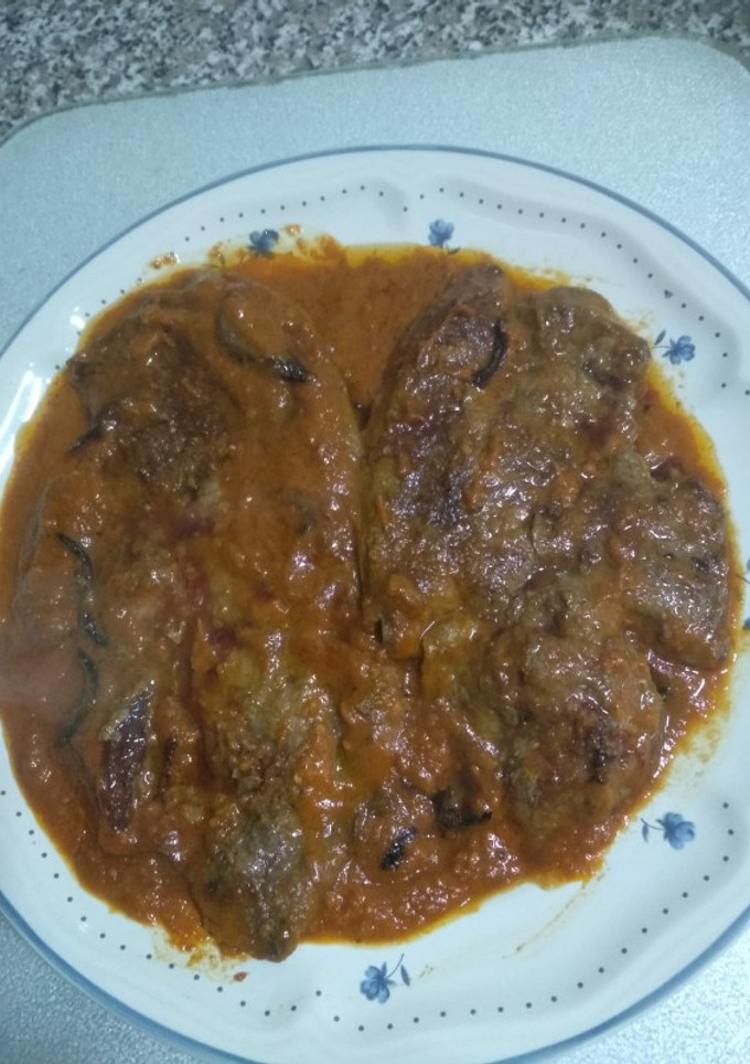 Una foto de Hígado con cebolla y tomate