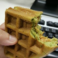 A picture of Purry's Green Matcha Waffle.