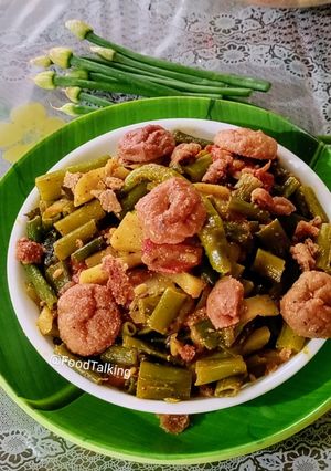 A picture of Onion Stalks Potatoes Dry Curry.