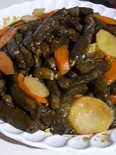 صورة لوصفة ورق عنب بالزيت او يلنجي