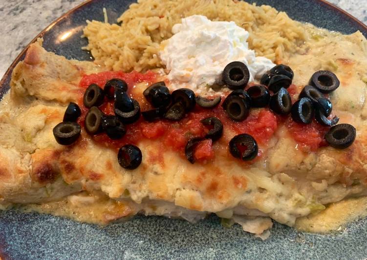 Chicken enchiladas with green chili cream sauce Chicken enchiladas with green chili cream sauce