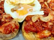 Una foto de migas de bacalao