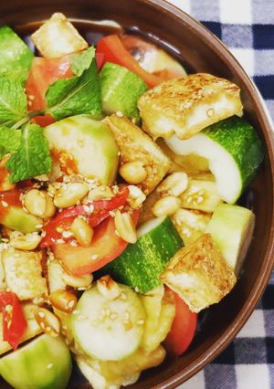 Hình của món Rojak Salad kiểu Malaysia.