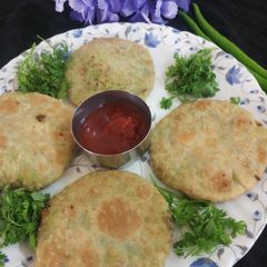 A picture of Matar kachori.