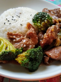 一鍋到底簡易晚餐 牛肉炒綠花椰菜 的食譜成品照片