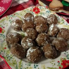 A picture of Honey Ginger Bourbon Balls.