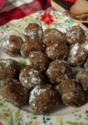 A picture of Honey Ginger Bourbon Balls.