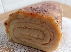 Foto principal de Bracito de crema de praliné de avellanas y compota de caqui cubierto de yema quemada (sin gluten)