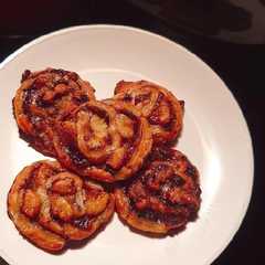 รูปของ Banana Cinnamon Roll & Milo Banana Roll