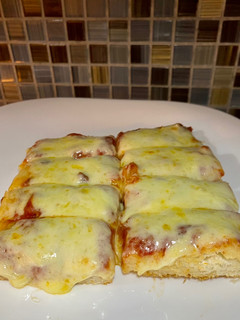 Una foto de Pizza casera con muzzarella