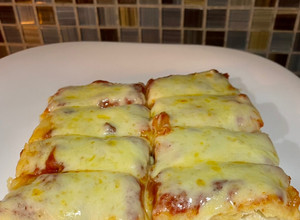 Una foto de Pizza casera con muzzarella
