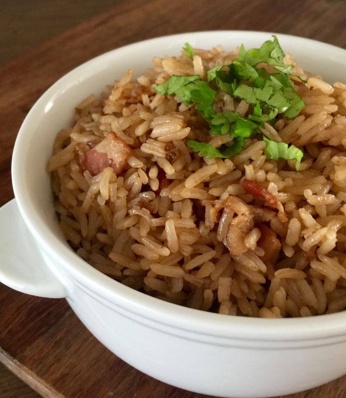 Una foto de Arroz con cebolla y tocineta (bacon - tocino)