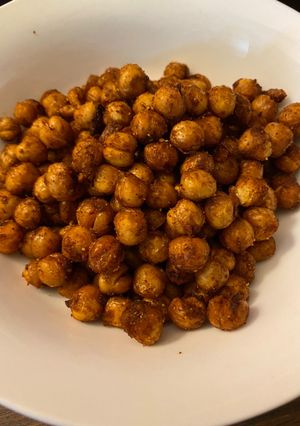 A picture of Chili lime air fried chickpeas.