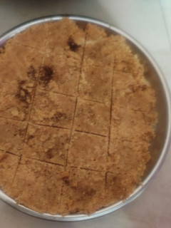 મોહનથાળ(Mohanthal Recipe in Gujarati) રેસીપી મુખ્ય ફોટો
