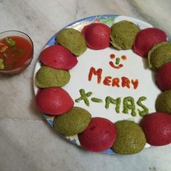 A picture of Red green healthy idlis.