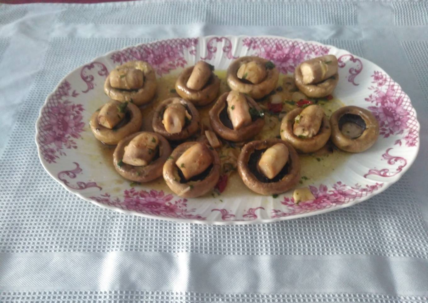Champiñones con aceite de perejil