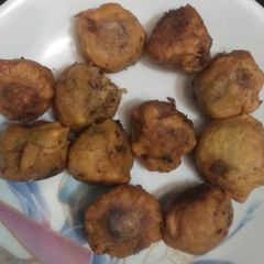 A picture of Khate Aloo Pakore.