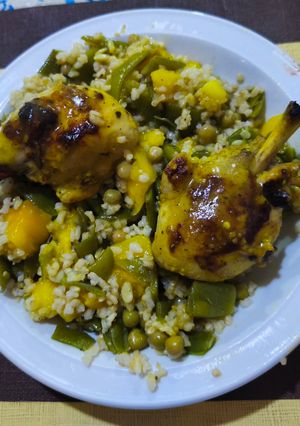 Una foto de Patitas de pollo agridulces en colchón de arroz a lo cubano