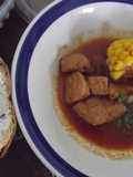 Caldillo de cerdo y elote con pan relleno de requesón y epazote con quelites las correa