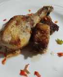 Muslos de pollo asados con costillas de cerdo con sabor a carbón