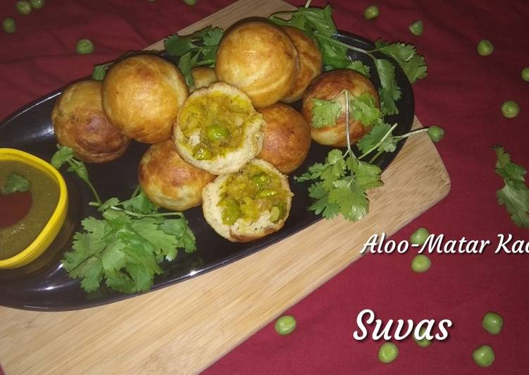 Aloo-Matar Kachoris In Appam Maker