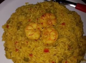 Una foto de Arroz amarillo con langostinos🦐