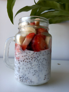 Una foto de Chía pudding de "banatilla" 🍌🍓 Desayuno saludable